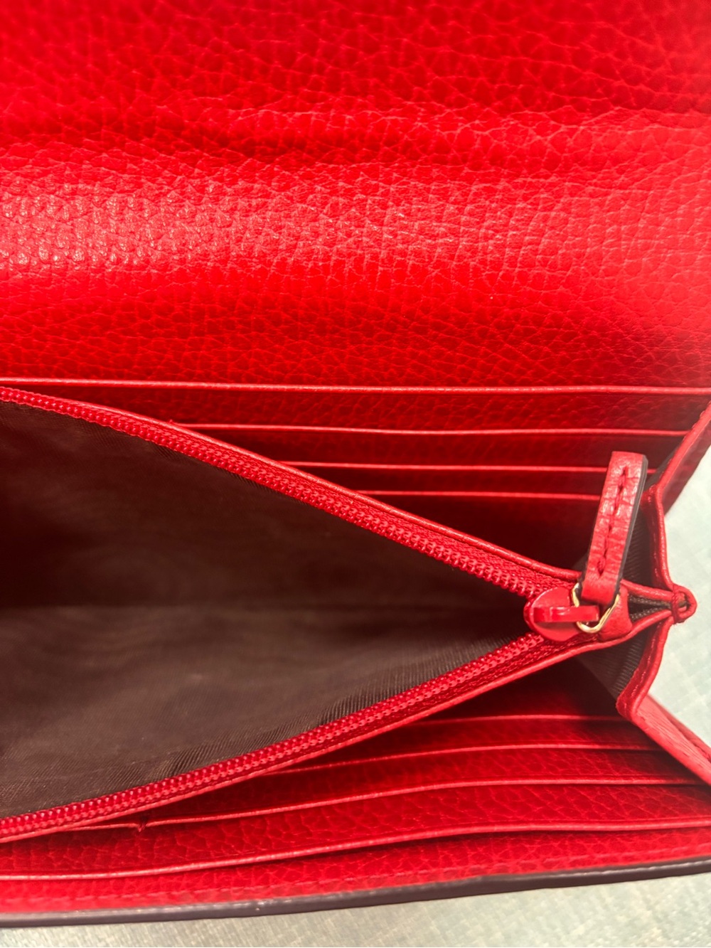 Gucci Red Pebbled Leather Wallet with Gold GG Hardware - Picture 11 of 12